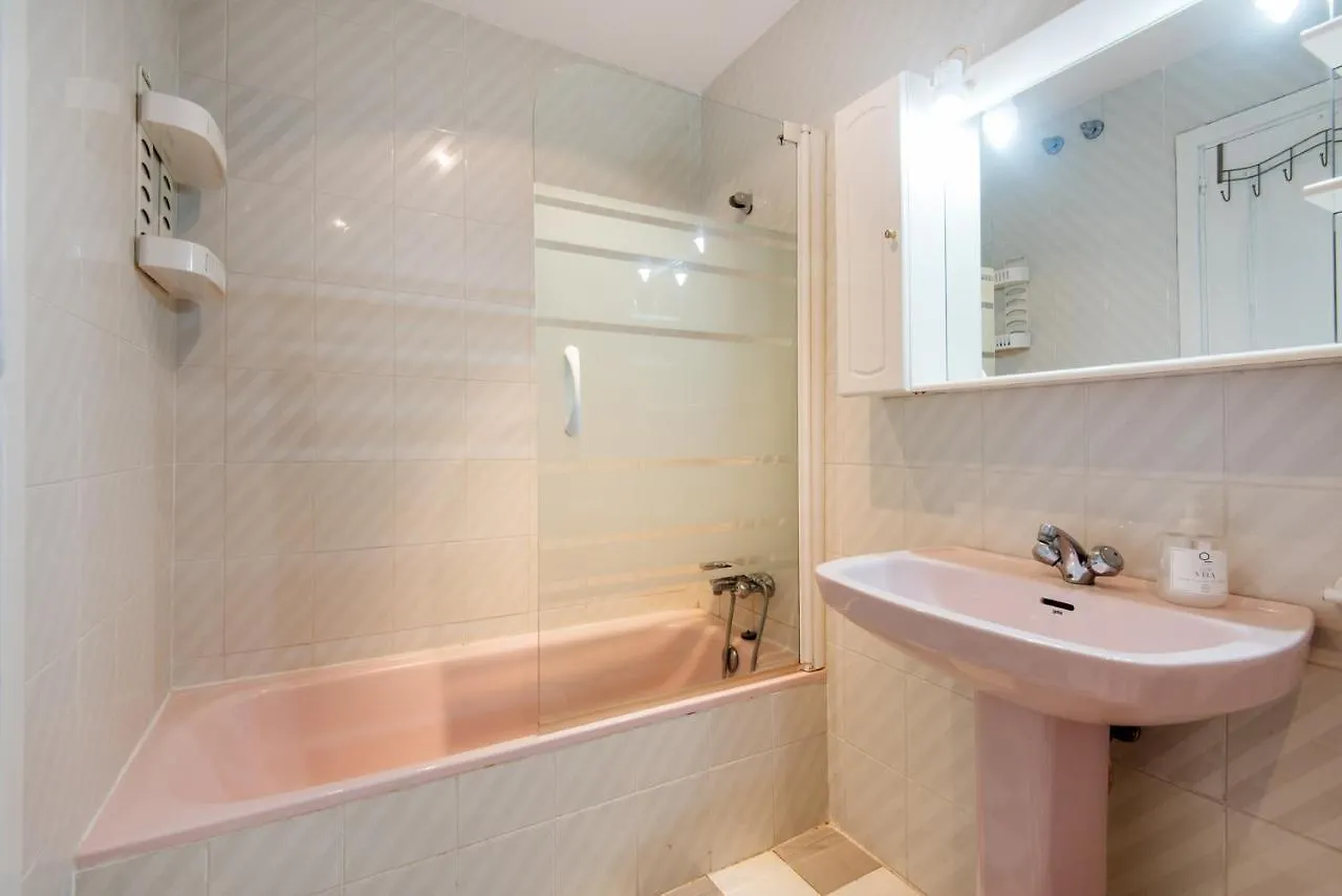 פואנגירולה Boliches Center Apartment Next To The Beach, Parking, Pool & Terrace ספרד
