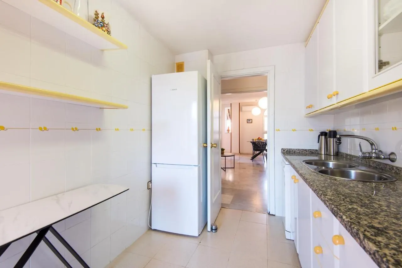 פואנגירולה Boliches Center Apartment Next To The Beach, Parking, Pool & Terrace 0*,  ספרד
