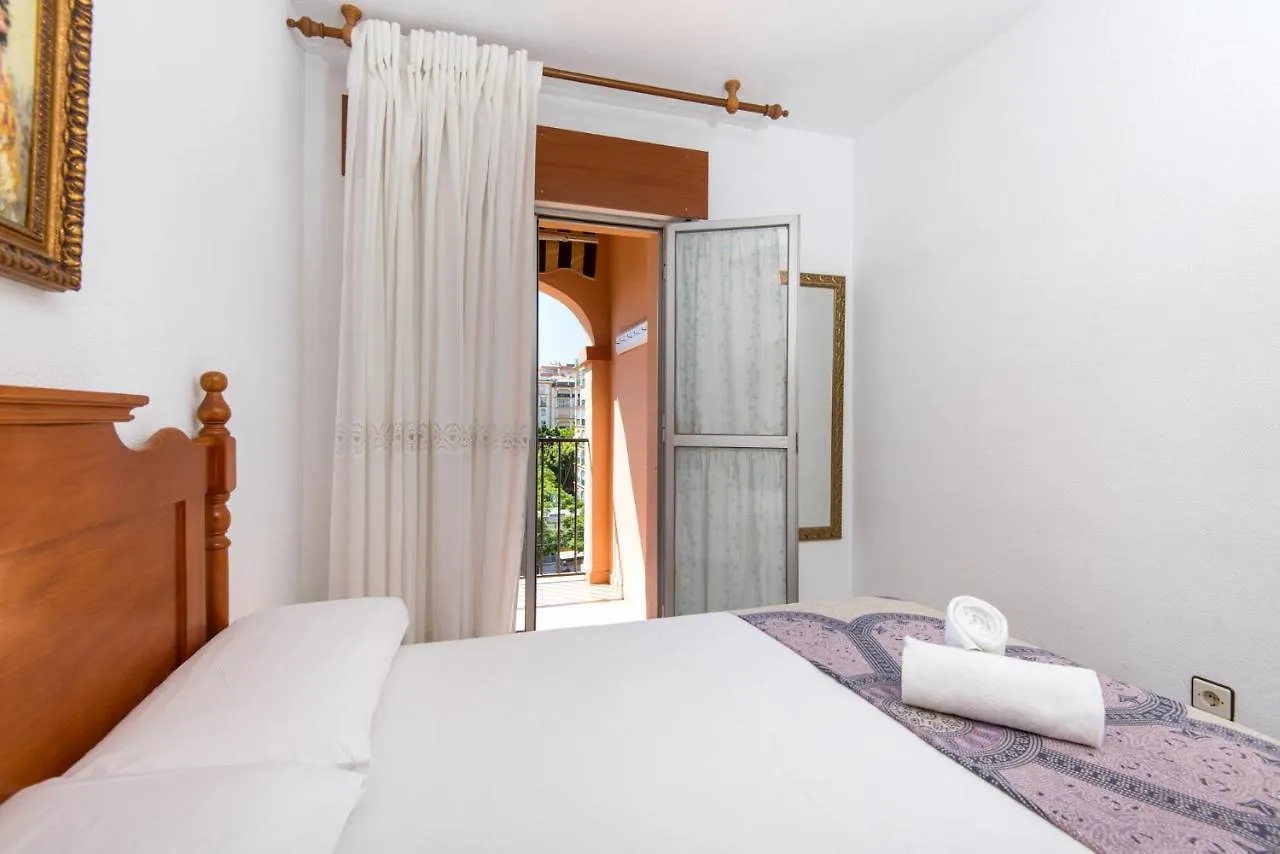 פואנגירולה Boliches Center Apartment Next To The Beach, Parking, Pool & Terrace 0*,  ספרד