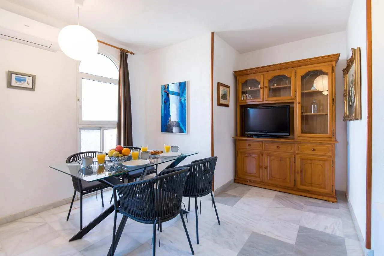 פואנגירולה Boliches Center Apartment Next To The Beach, Parking, Pool & Terrace 0*,  ספרד