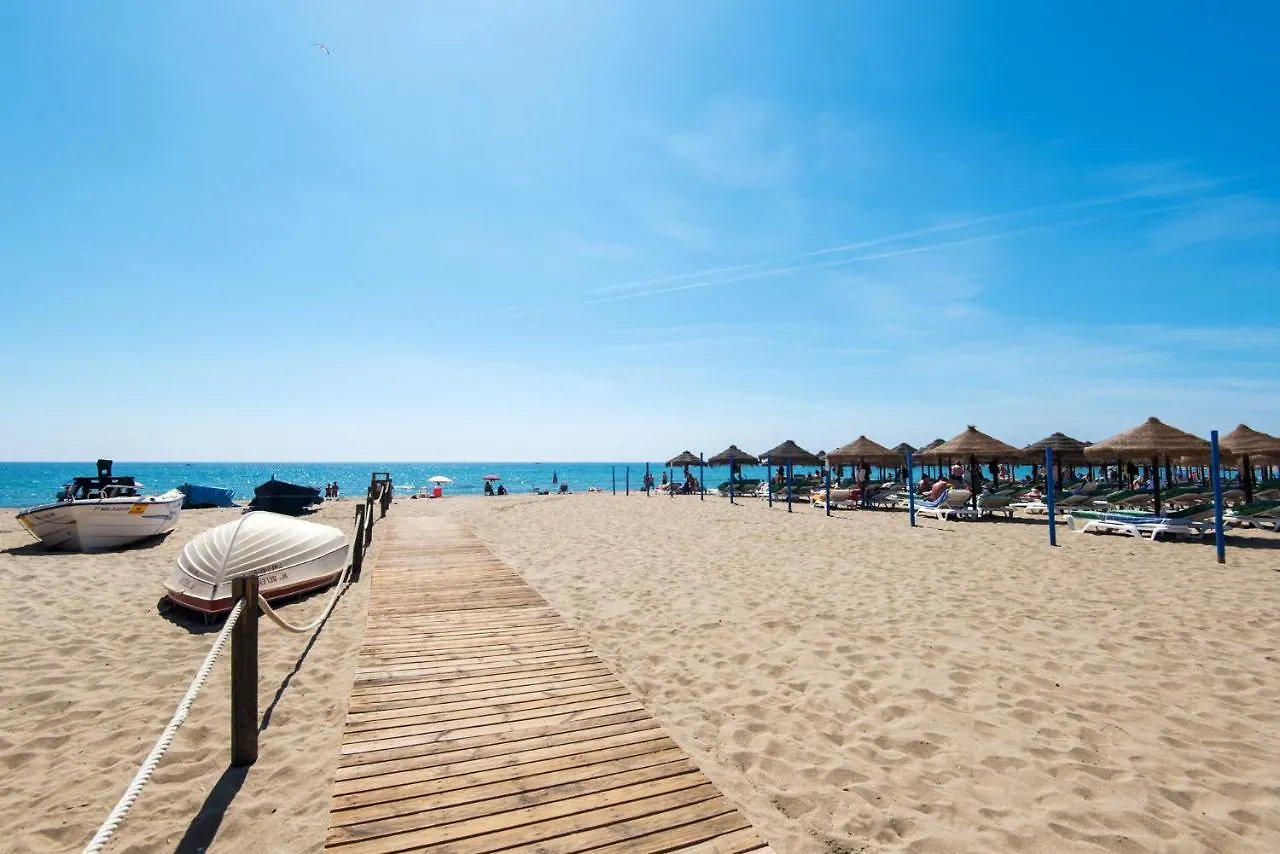 פואנגירולה Boliches Center Apartment Next To The Beach, Parking, Pool & Terrace